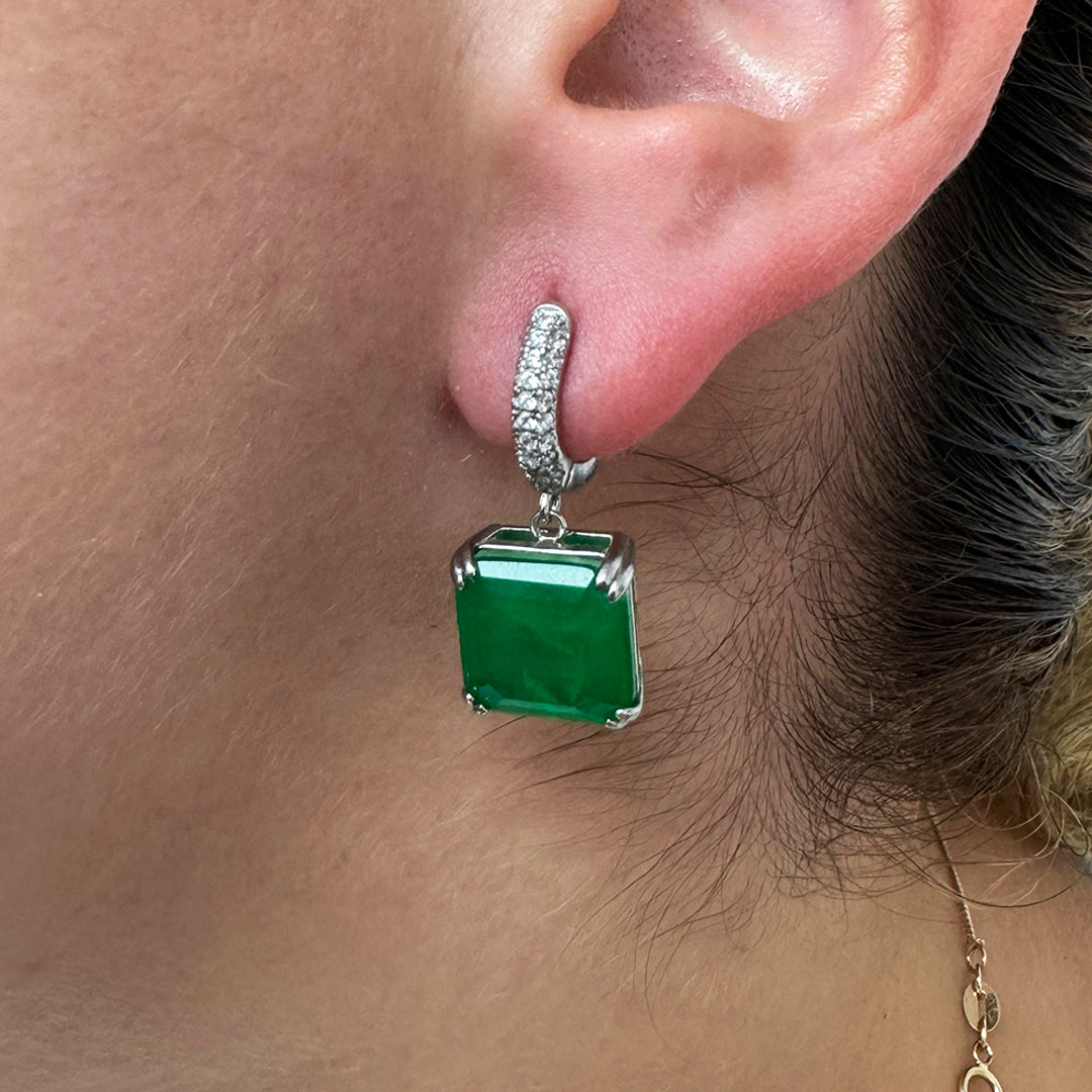 Aretes cuadrados con esmeralda